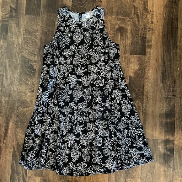Old Navy Sleeveless Dress - Picture 2 of 5